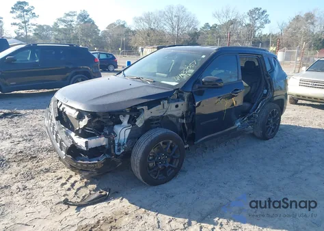 2025 Jeep Compass Latitude 4X4 из США, поврежденный, VIN 3C4NJDBN6ST528988